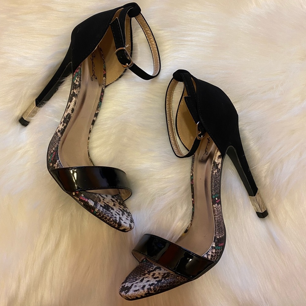Quipid Sandals - Size 7